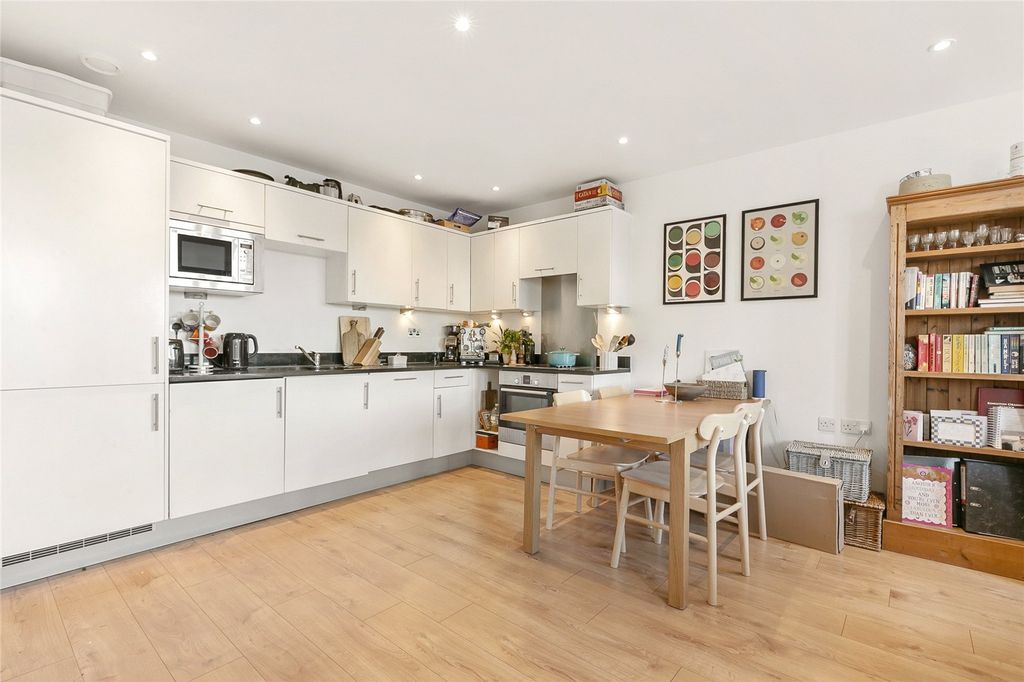 Property photo 2 of 8 Kitchen