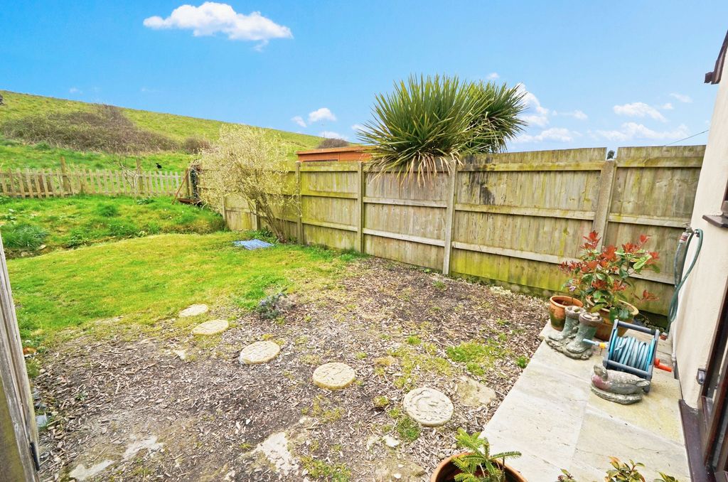 Property photo 2 of 27