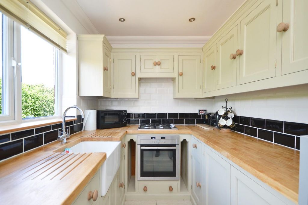 Property photo 2 of 15 Kitchen