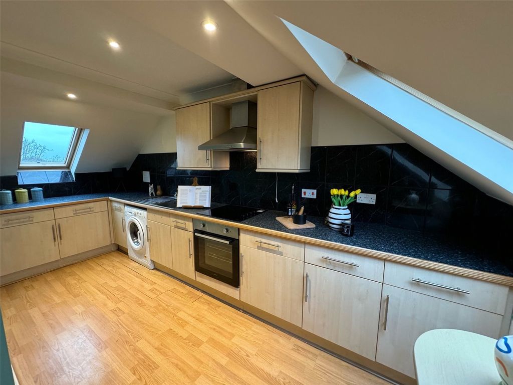 Property photo 2 of 8 Picture No. 11