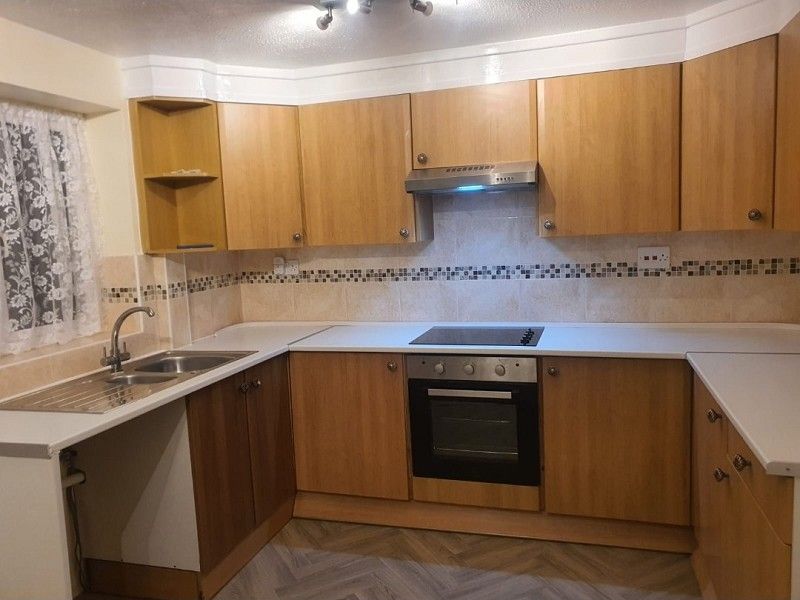 Property photo 2 of 7 Kitchen