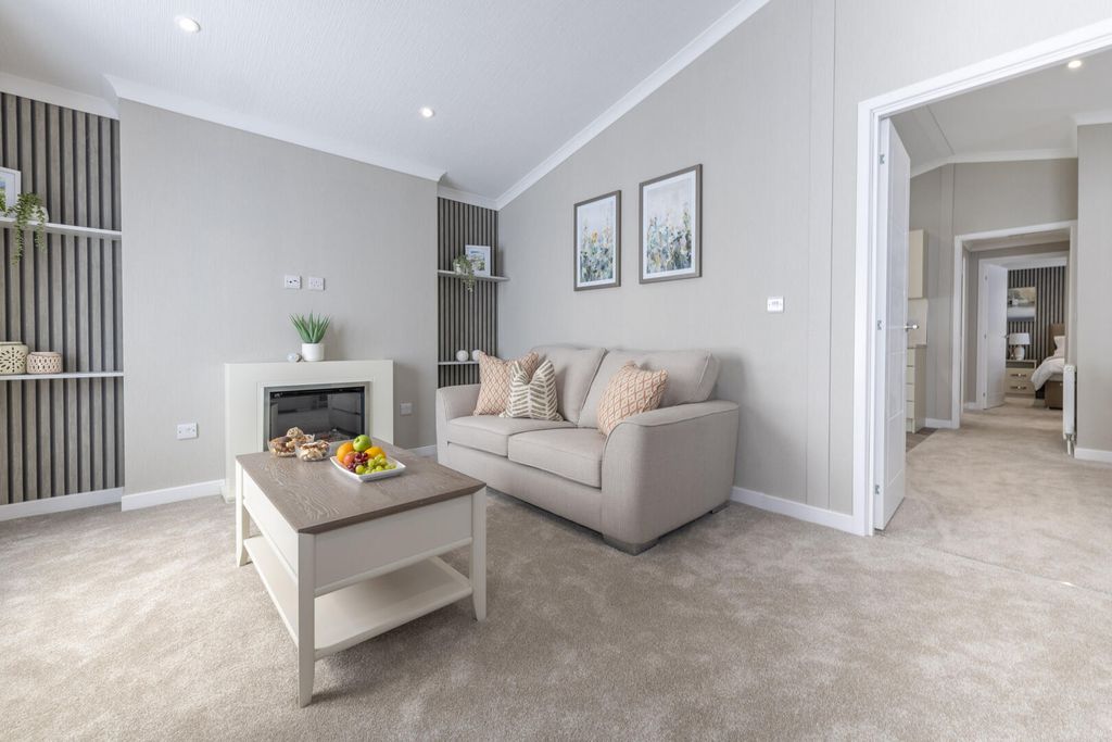 Property photo 2 of 21 Living Room