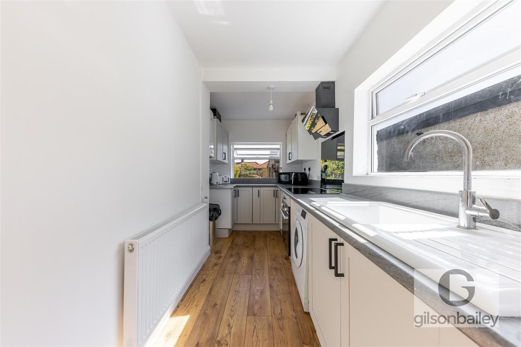 Property photo 3 of 21 Gb-11.Jpg