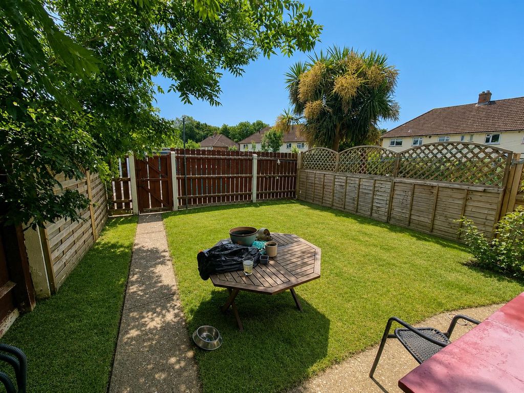 Property photo 2 of 10 Garden