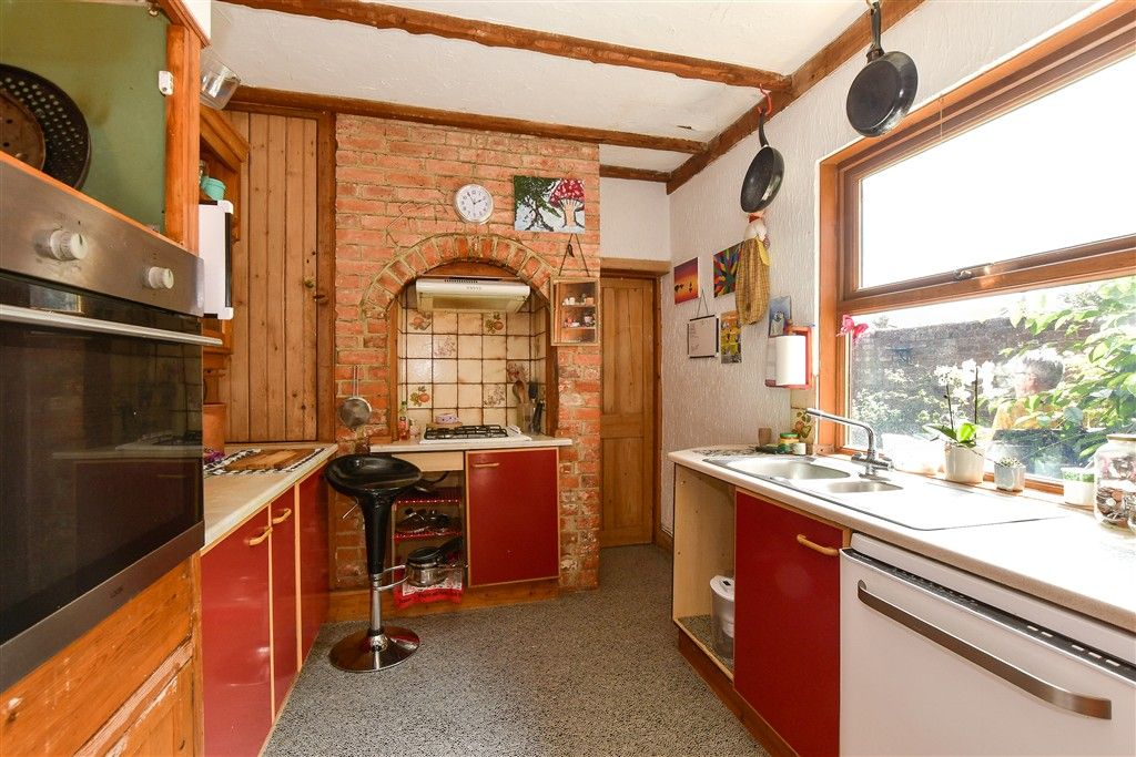 Property photo 2 of 11 Kitchen
