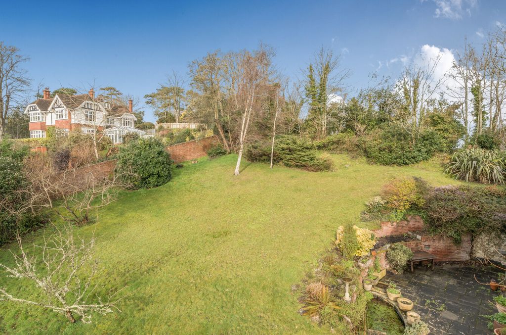 Property photo 2 of 25 Garden