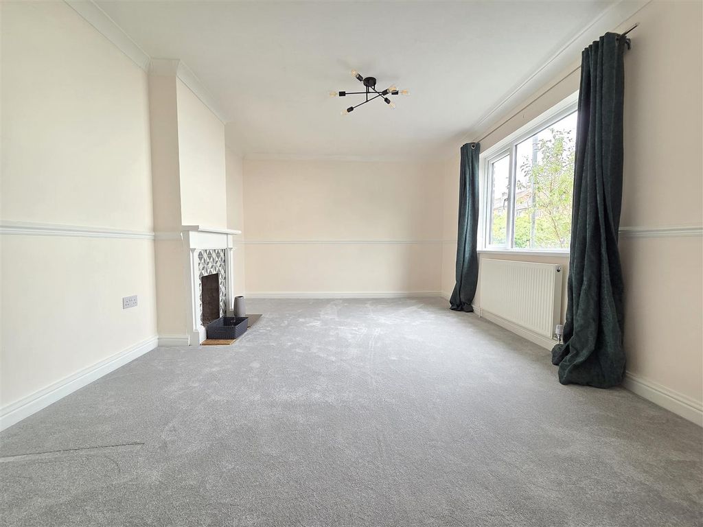 Property photo 3 of 10 Living Room