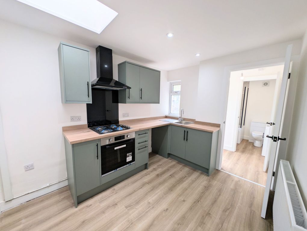 Property photo 3 of 12 Kitchen
