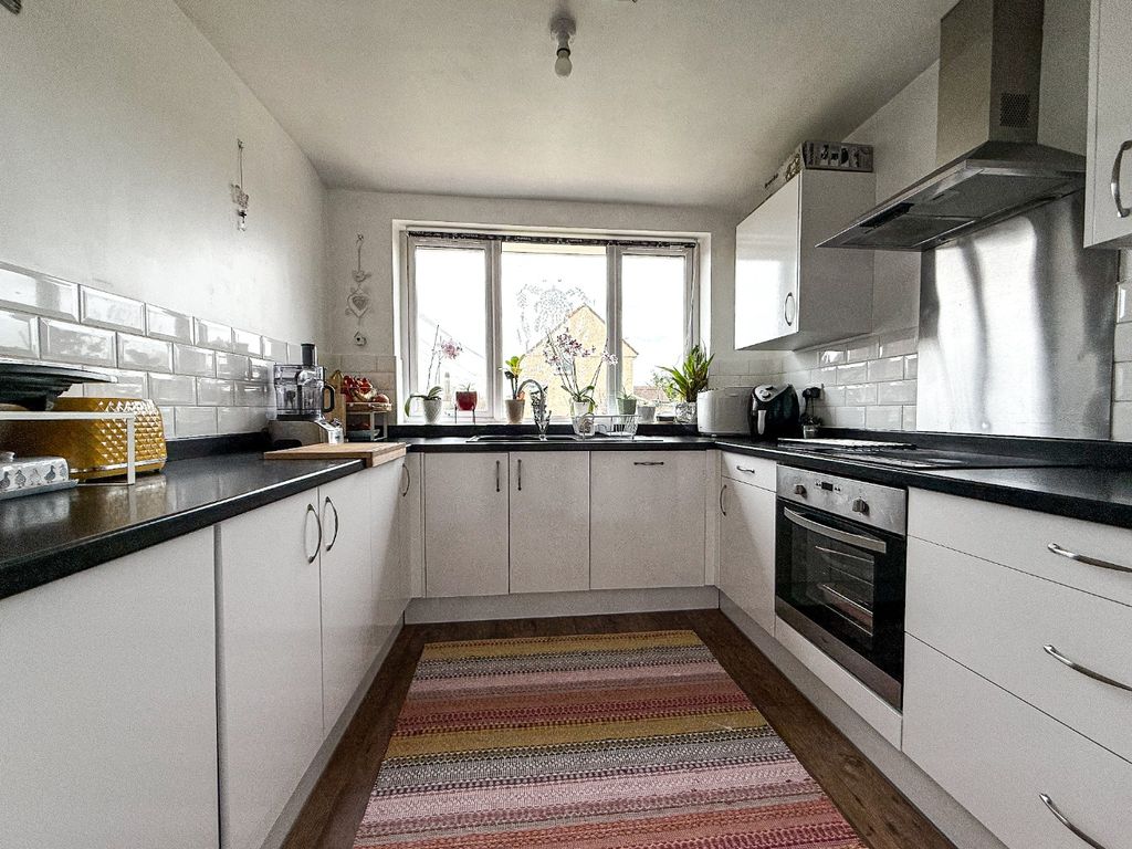 Property photo 3 of 19 4744784