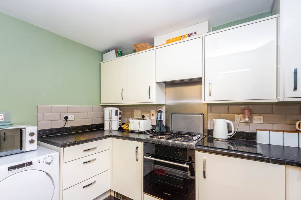 Property photo 2 of 8 Kitchen