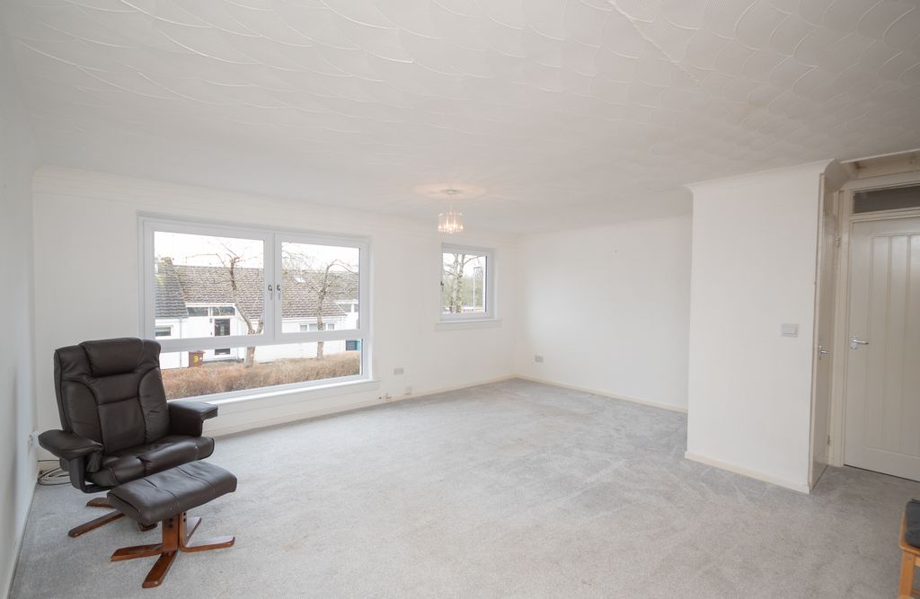 Property photo 3 of 14 Lounge