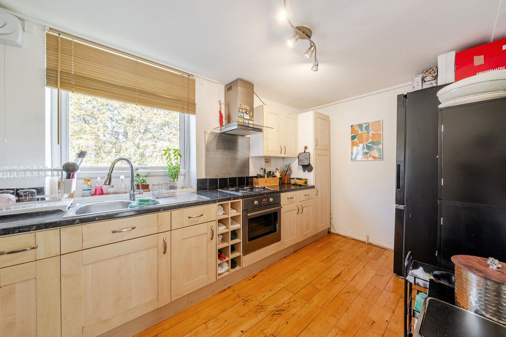 Property photo 3 of 8 1525904-6-1A0F1F8...