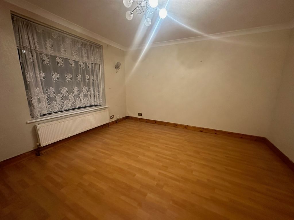 Property photo 3 of 9 Living Room