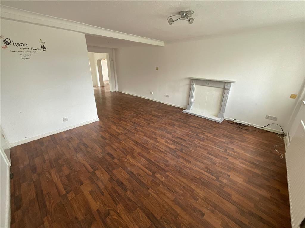 Property photo 2 of 12 Lounge..