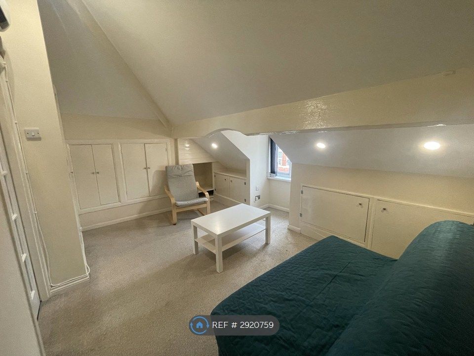 Property photo 3 of 9 Bed/Sitting Room
