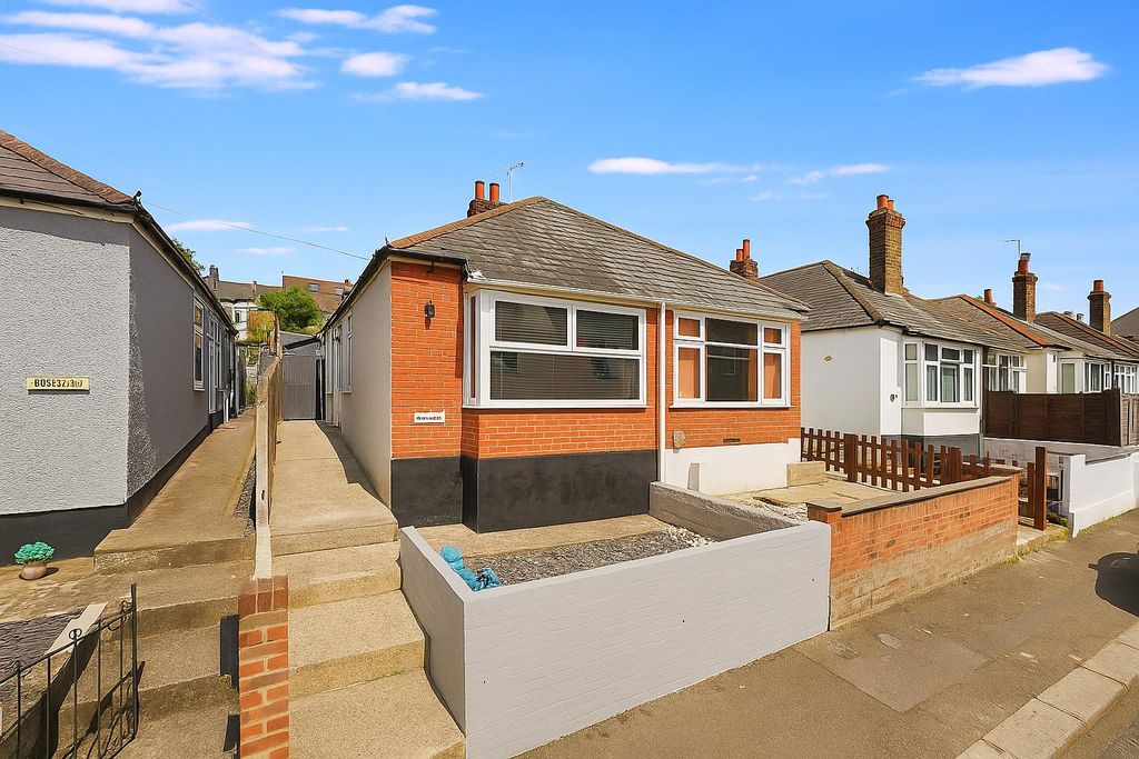 Property photo 1 of 8 2 Bedroom Bungalow For Sale