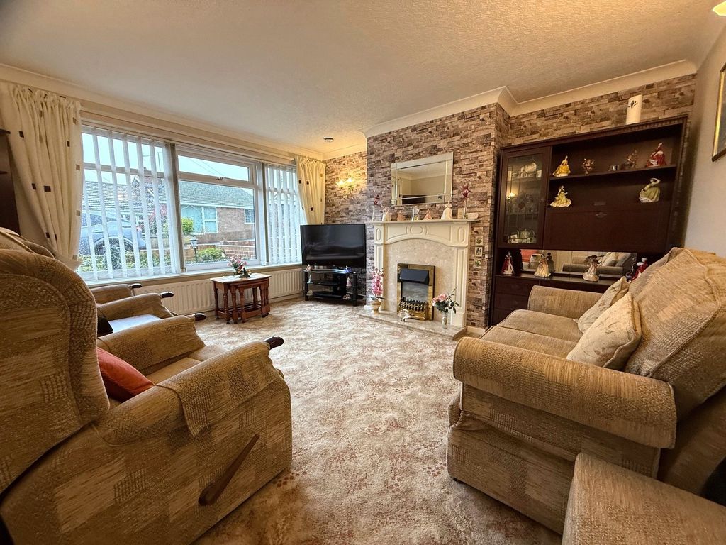 Property photo 2 of 19 Photograph 12
