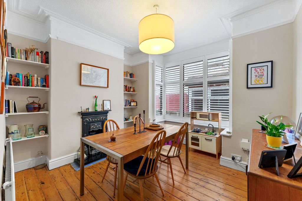 Property photo 3 of 23