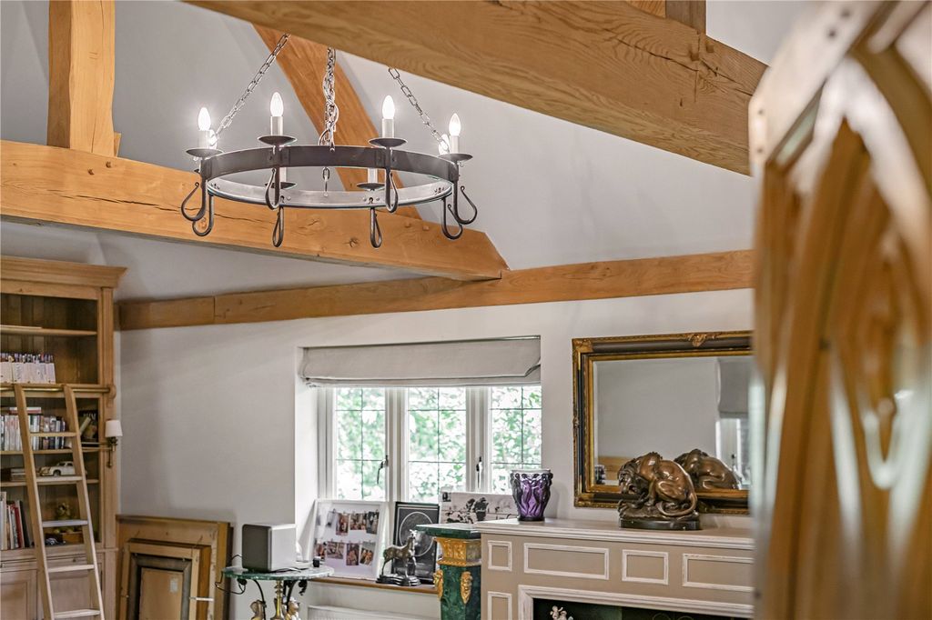 Property photo 3 of 28 Beams