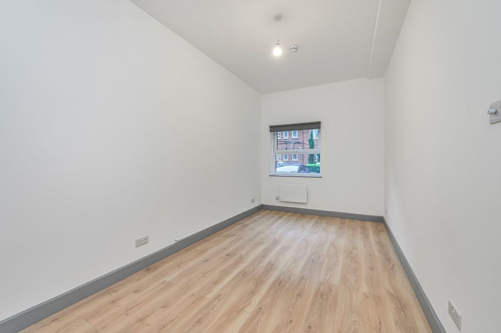 Property photo 2 of 17 Picture No. 11