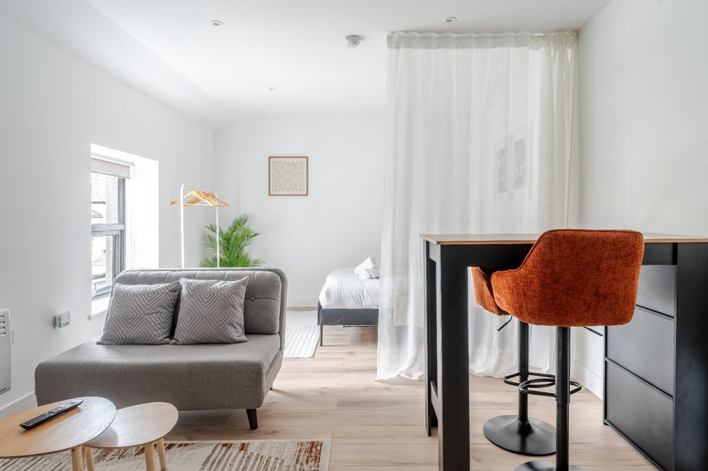 Property photo 1 of 11 01