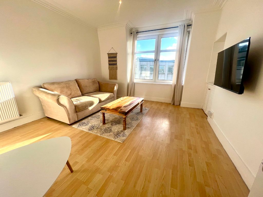 Property photo 1 of 8 Photo 4