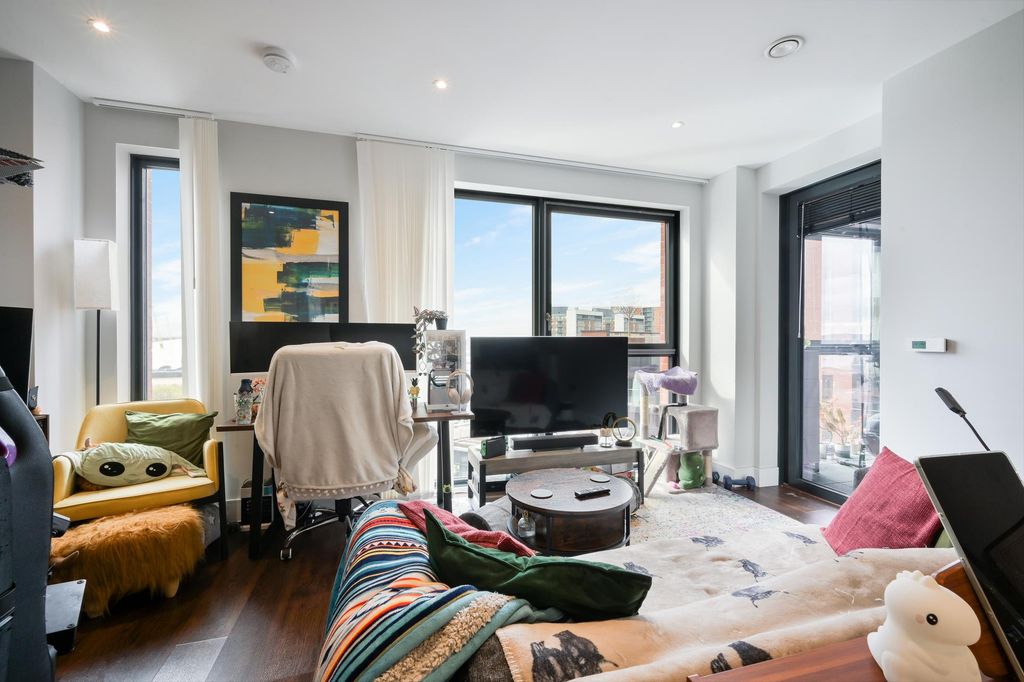 Property photo 3 of 12