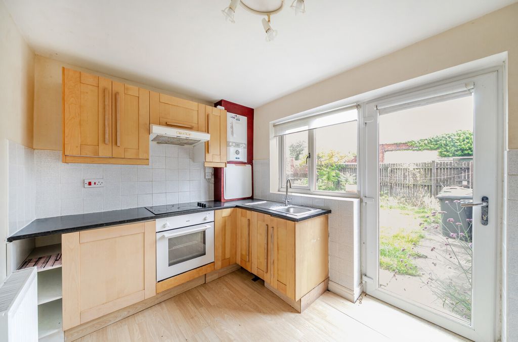 Property photo 2 of 10 Kitchen