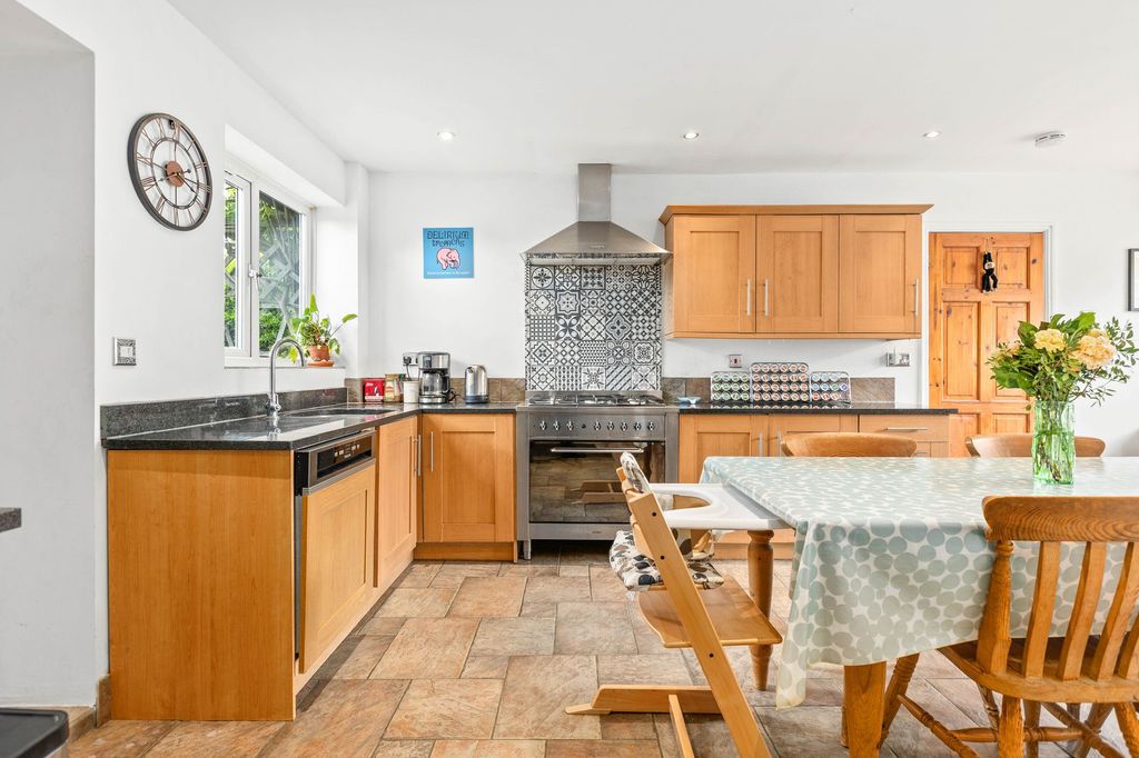 Property photo 2 of 18