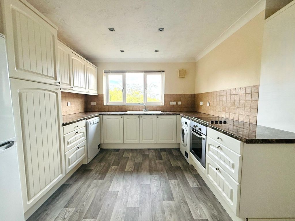 Property photo 2 of 11 4695016