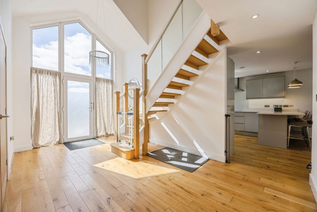 Property photo 2 of 27 Pbox-Img.Jpg