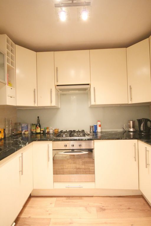 Property photo 3 of 9 Kitchen
