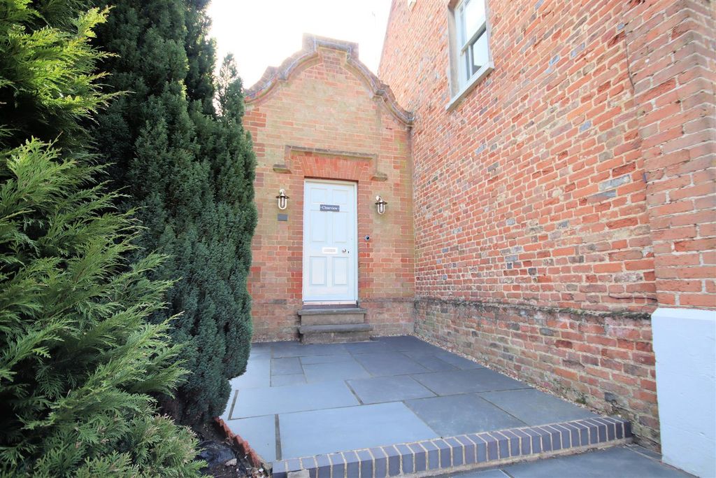 Property photo 2 of 47 Property Approach