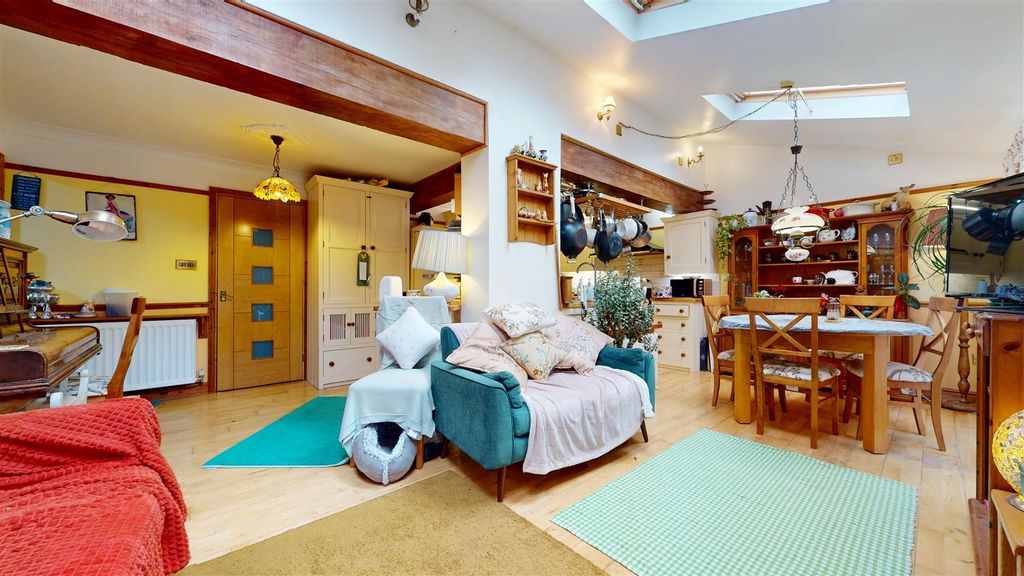 Property photo 2 of 16 01252026_203909.Jpg