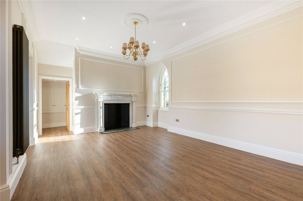 Property photo 2 of 21 Picture No. 11