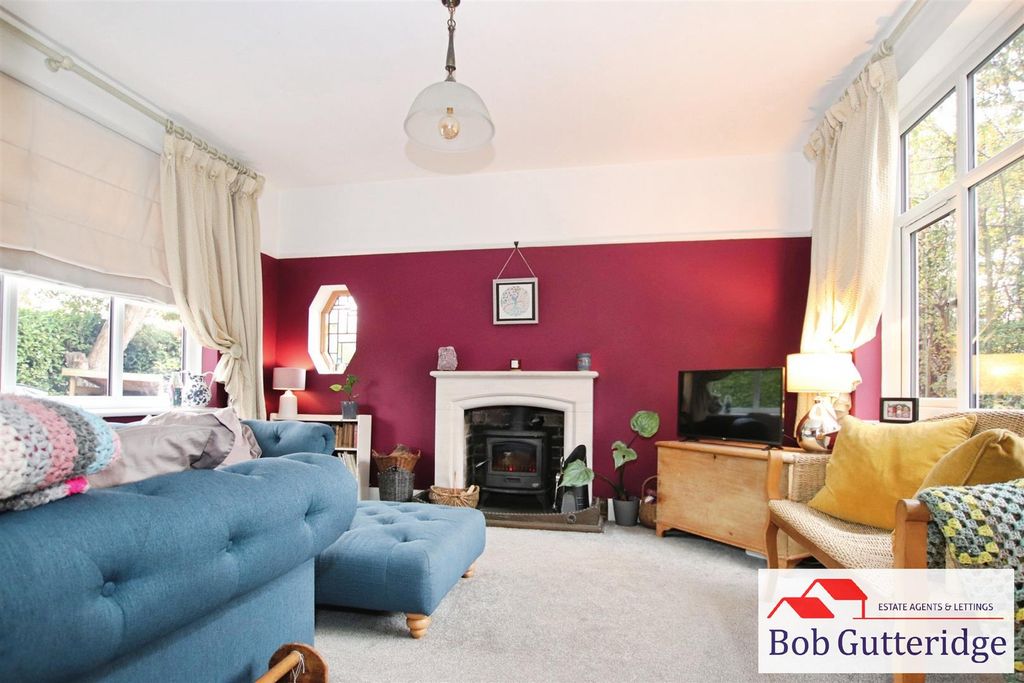 Property photo 3 of 58 Through Lounge