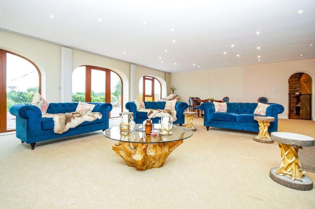 Property photo 3 of 26 Dining Lounge