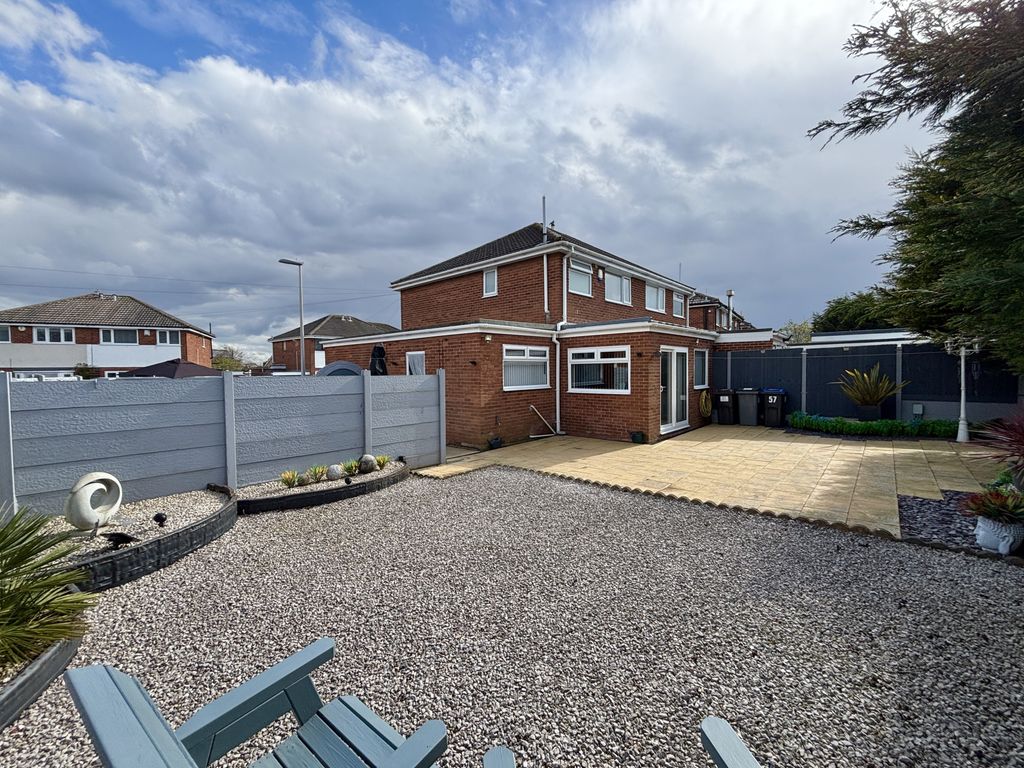 Property photo 2 of 28