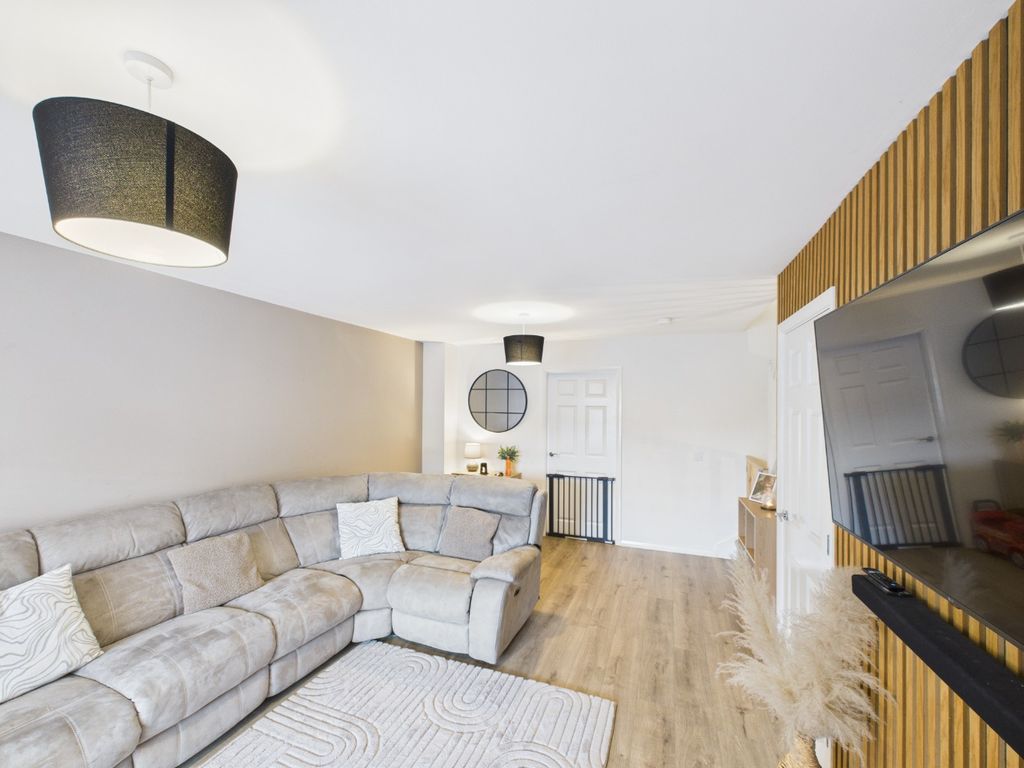 Property photo 3 of 18 4475406