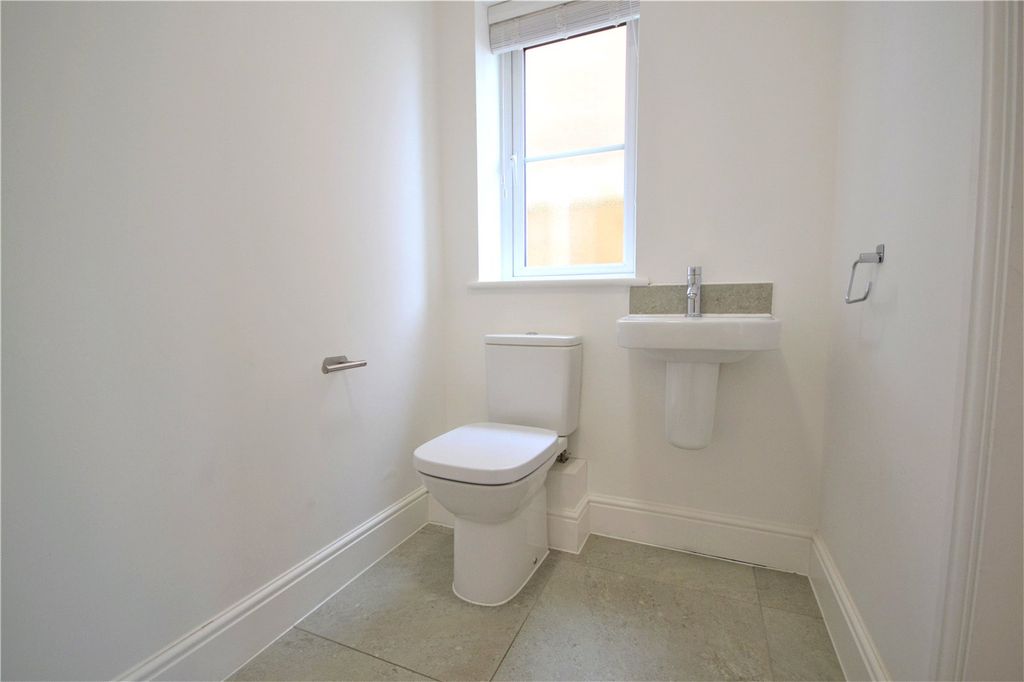 Property photo 2 of 17 Cloakroom