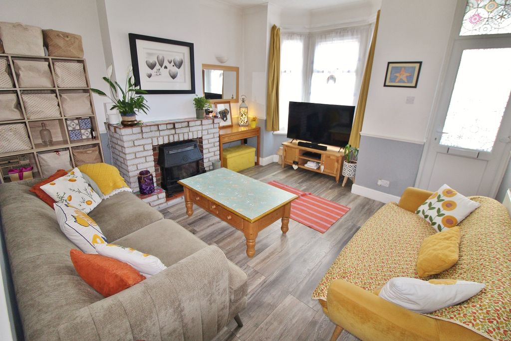 Property photo 2 of 17