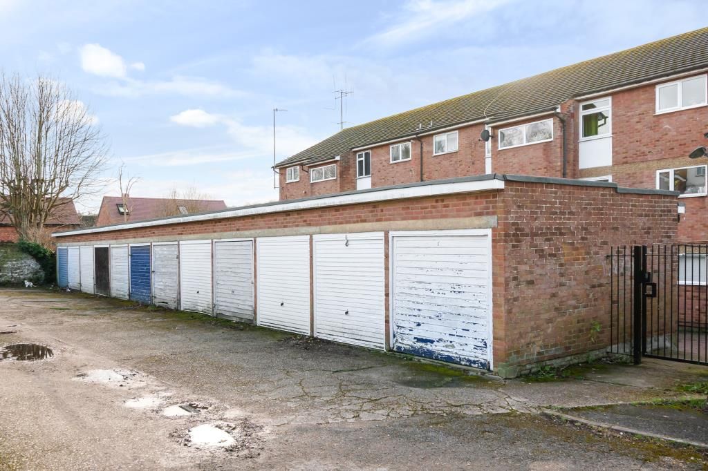 Property photo 3 of 21 Garages