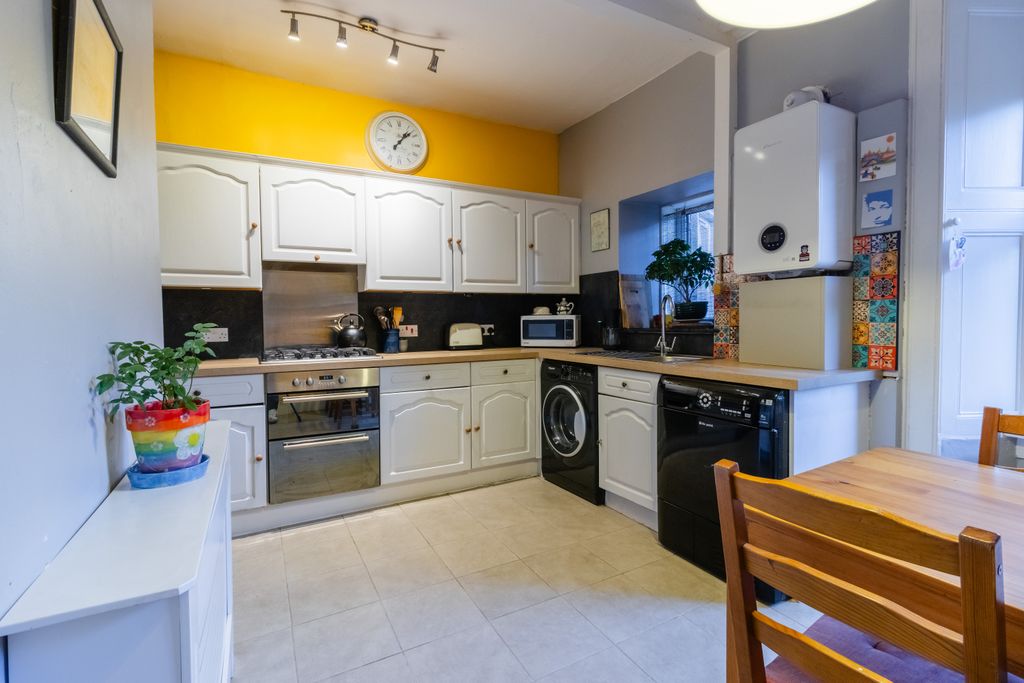 Property photo 2 of 30 Dining Kitchen