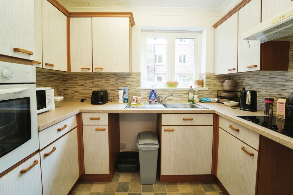 Property photo 2 of 11 Kitchen