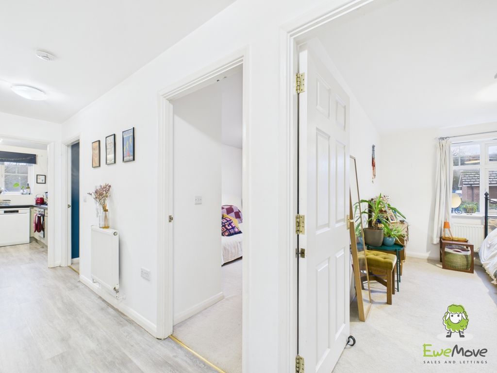 Property photo 2 of 11 Ewemove Estate Agents Basingstoke -Elder House -Ha