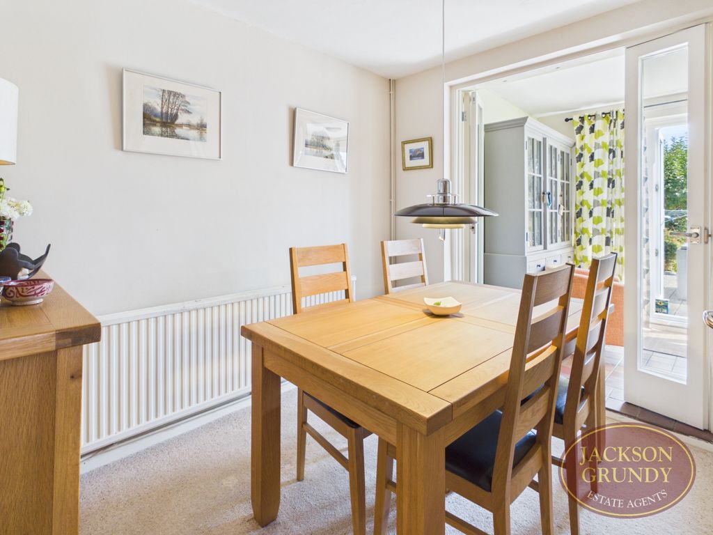 Property photo 3 of 11 Dining