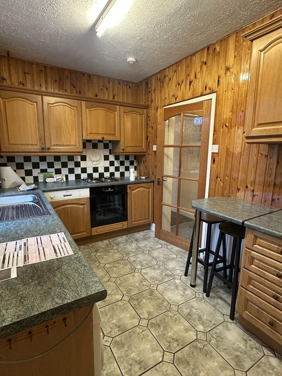 Property photo 3 of 9 Kitchen