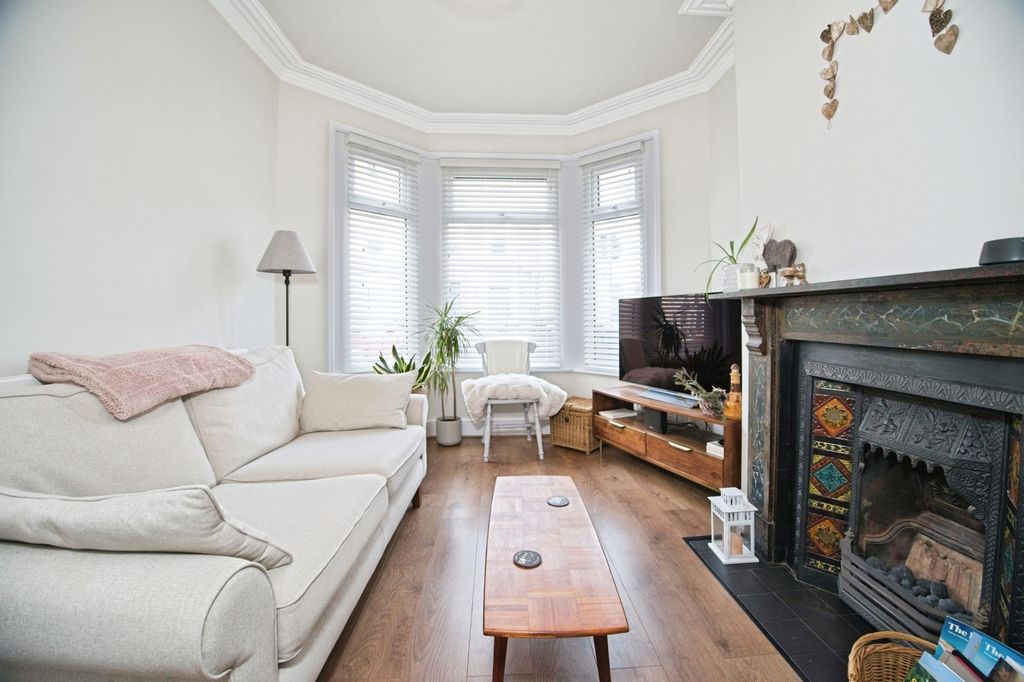 Property photo 3 of 31 Pbox-Img.Jpg