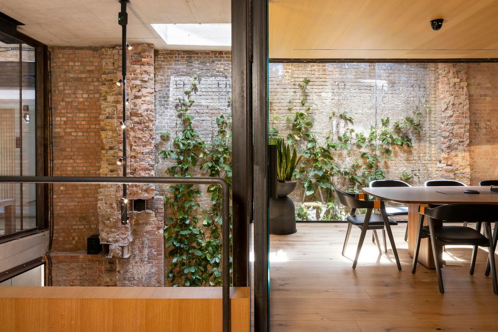 Property photo 1 of 24 Mezzanine Meeting Room