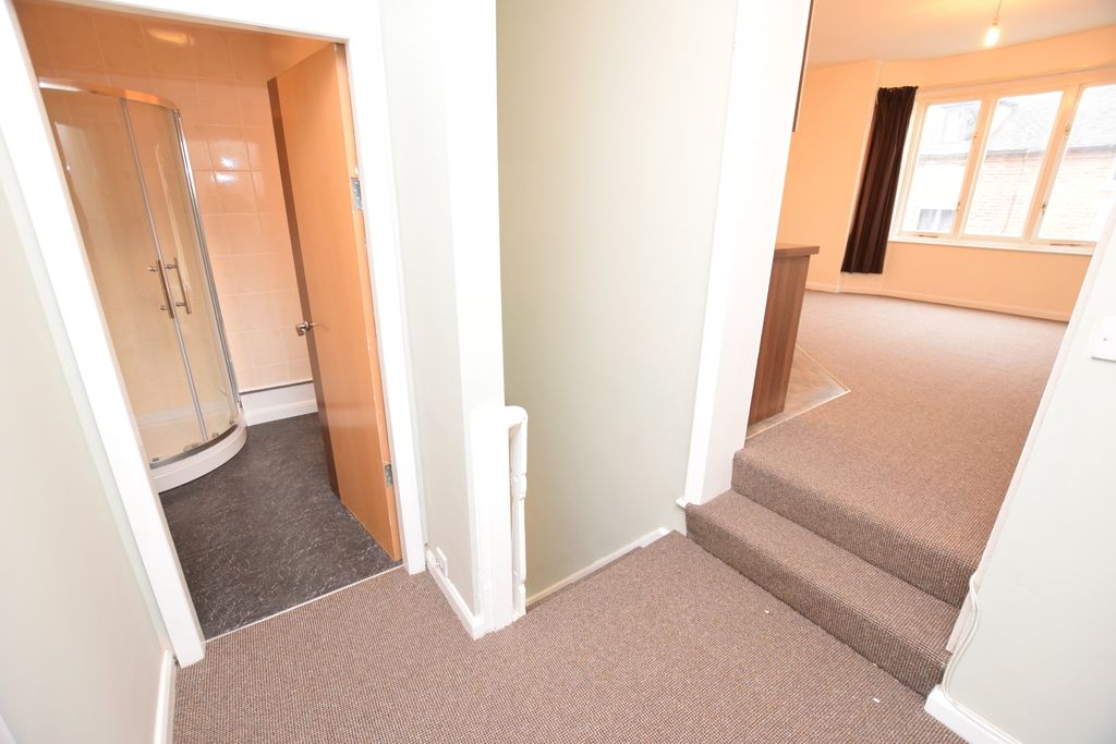 Property photo 2 of 8 Landing